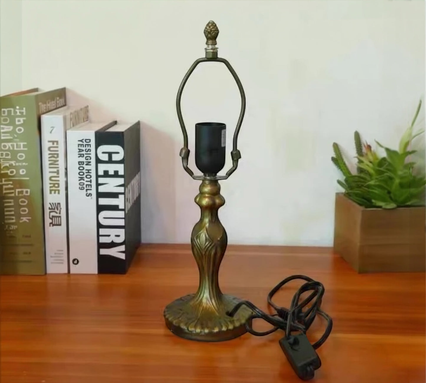 CDH 10" Tiffany Table Lamp with 20cm Shade (15005S)