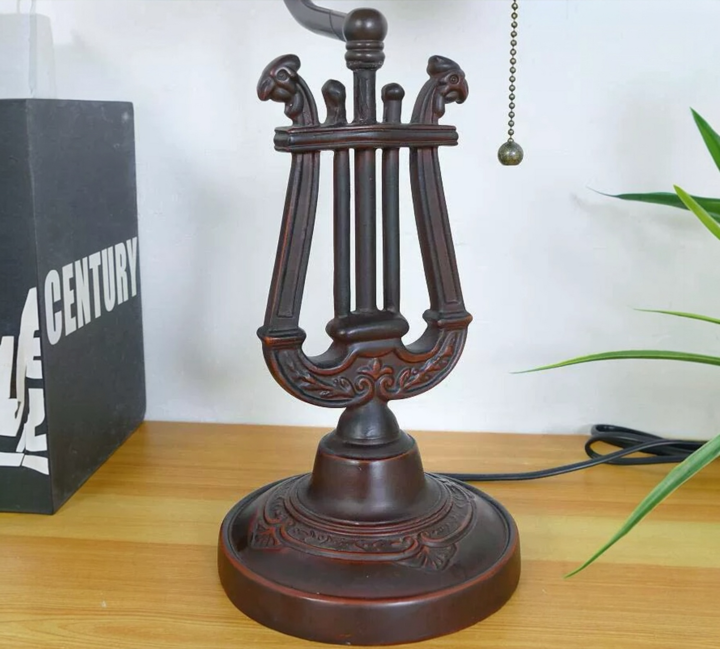 CDH Tiffany Reading Table Lamp with 26cm Shade (12047)