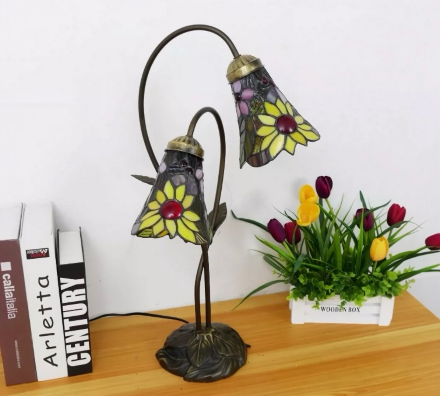 CDH LARGR Water Lily Flower Style Tiffany Table Lamp (12034F)