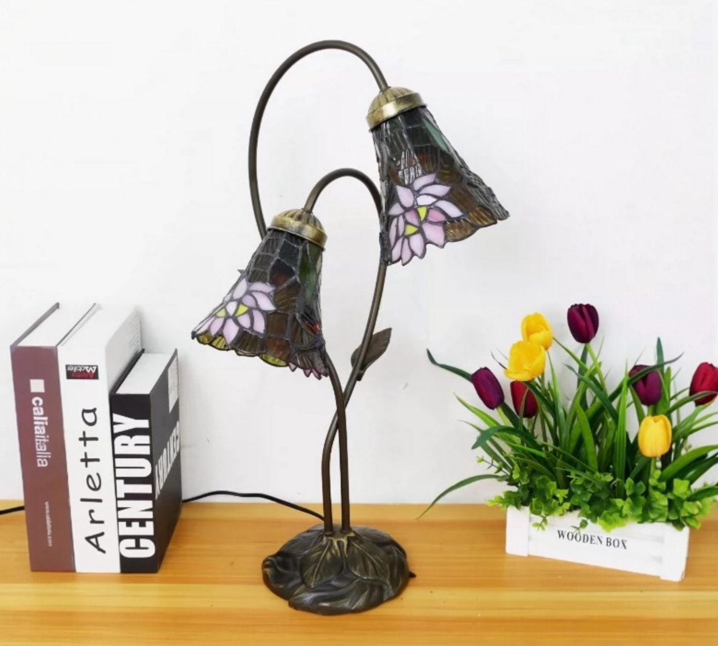 CDH LARGR Water Lily Flower Style Tiffany Table Lamp (12034G)