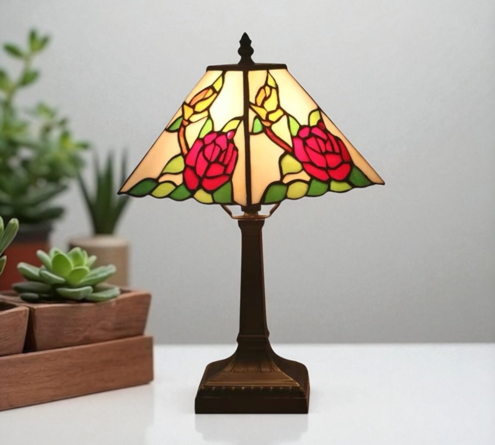 CDH 10" Tiffany Table Lamp (12094)