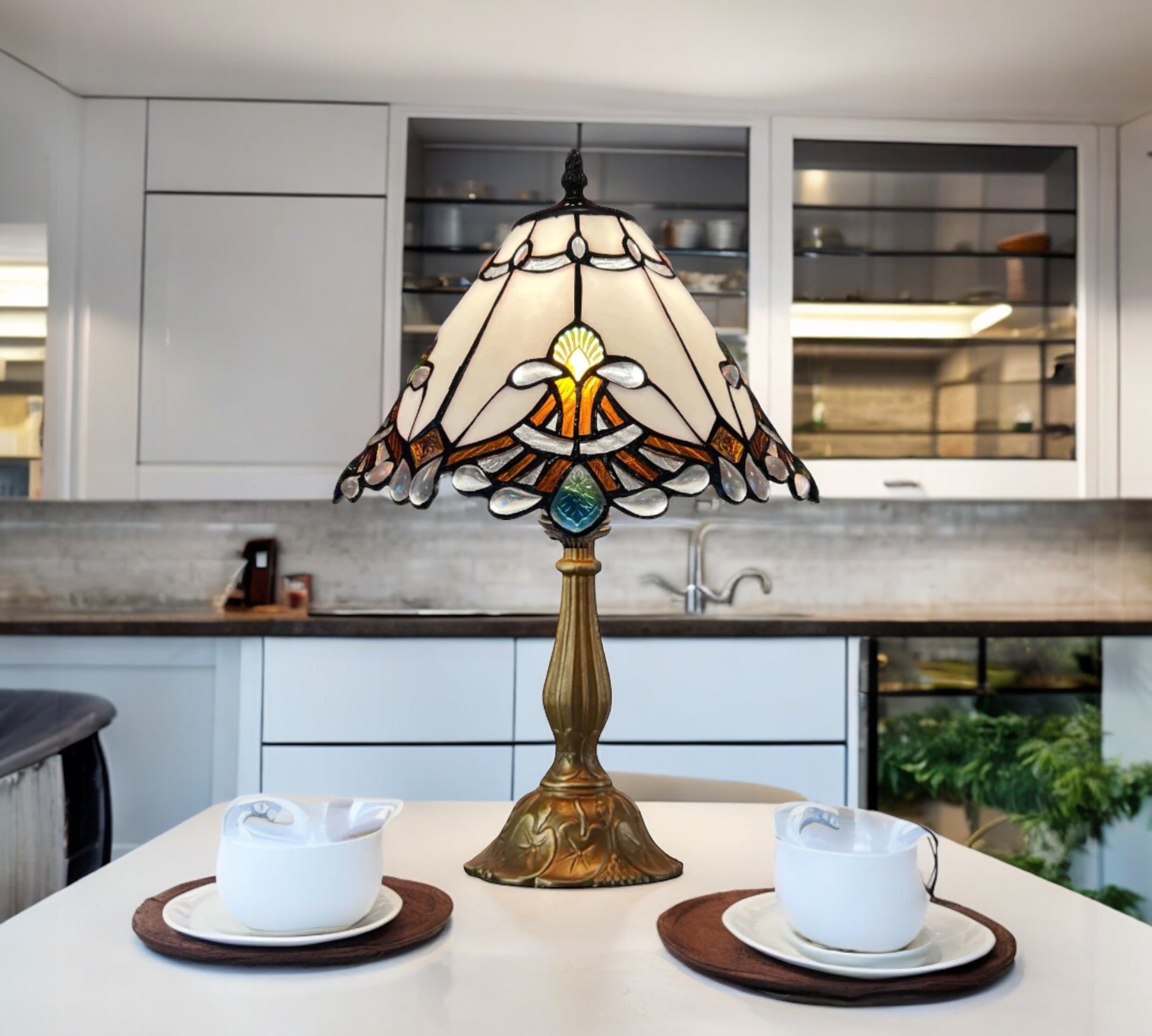 CDH 12" Tiffany Table Lamp (12001W)