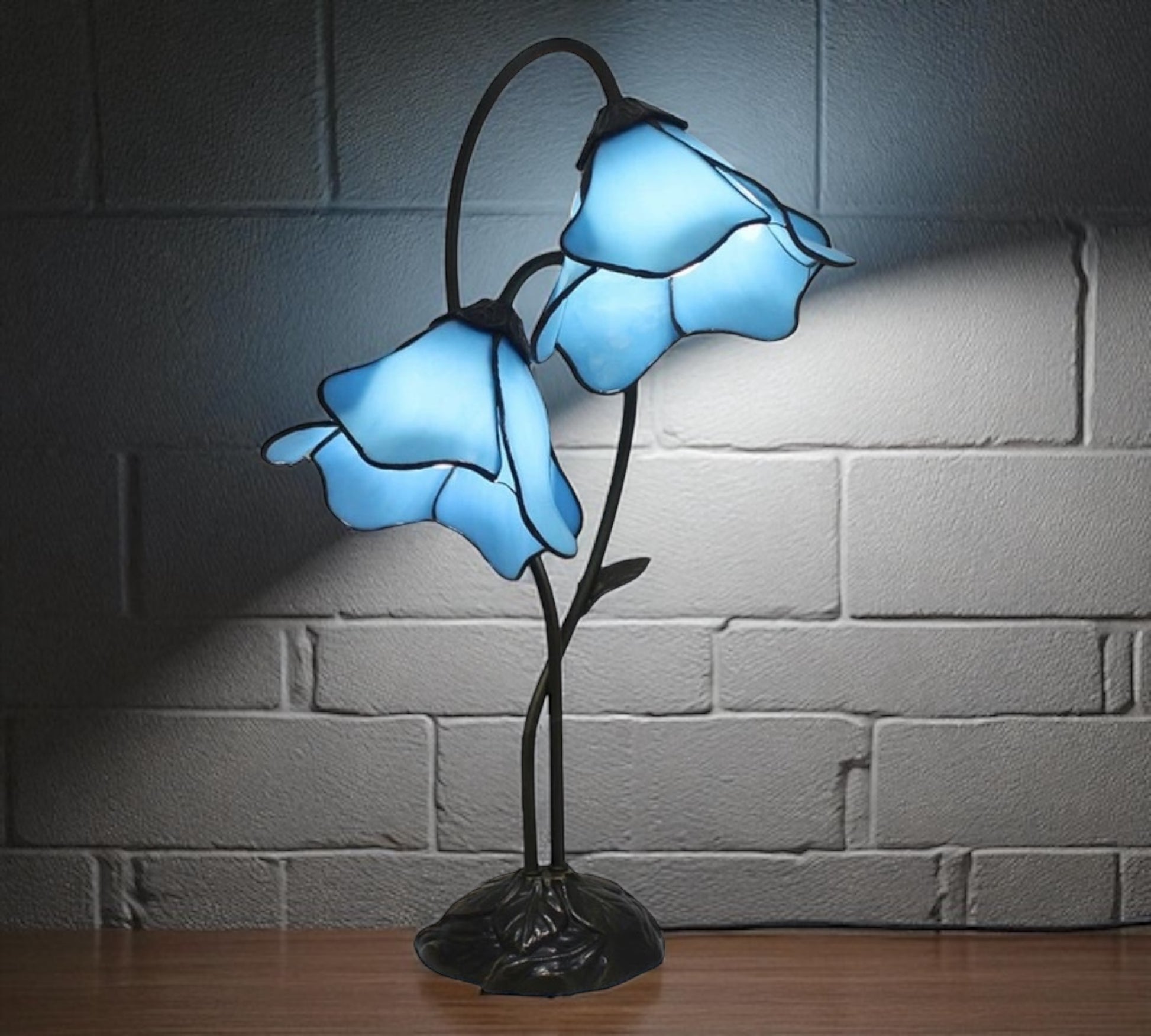 CDH LARGR Water Lily Flower Style Tiffany Table Lamp (12034B)