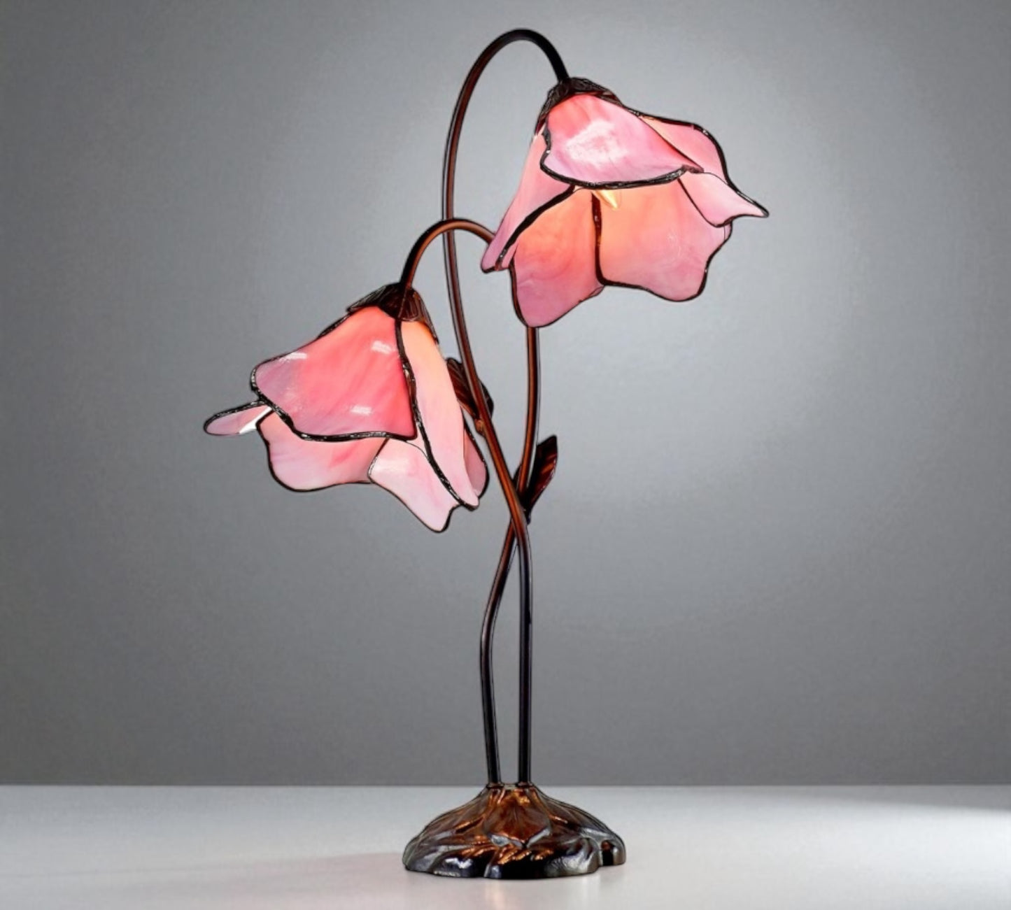 CDH LARGR Water Lily Flower Style Tiffany Table Lamp (12034R)
