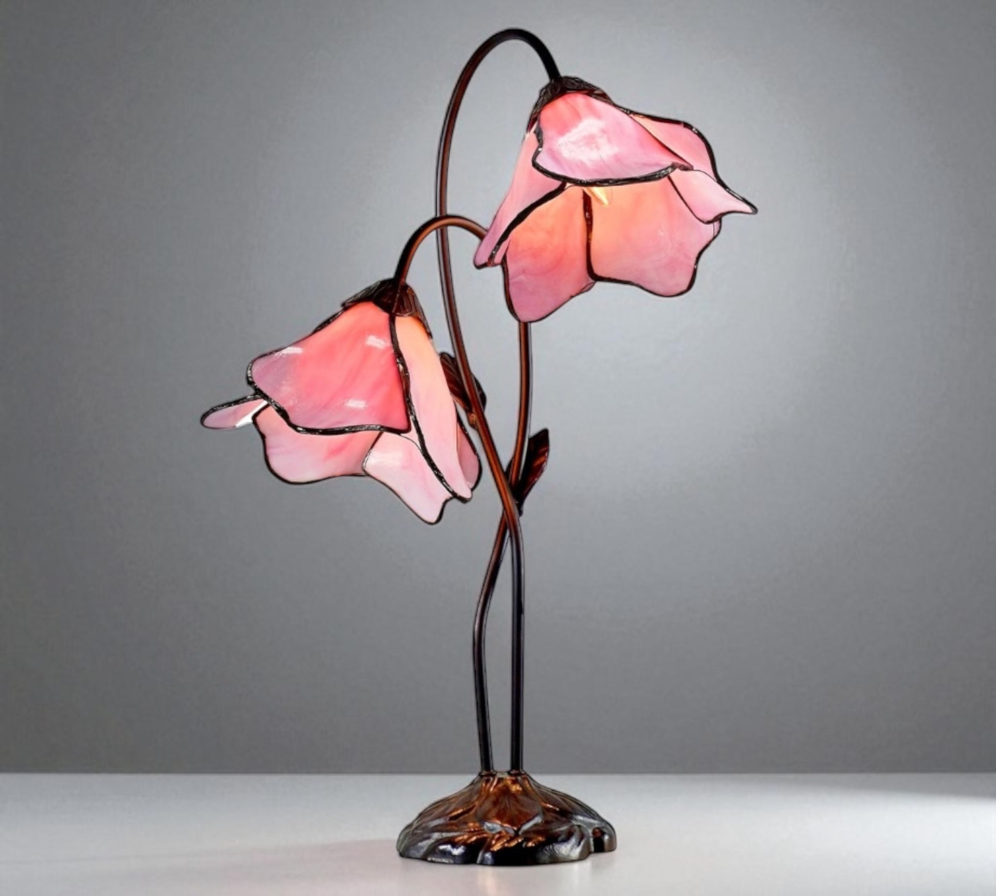 CDH LARGR Water Lily Flower Style Tiffany Table Lamp (12034R)