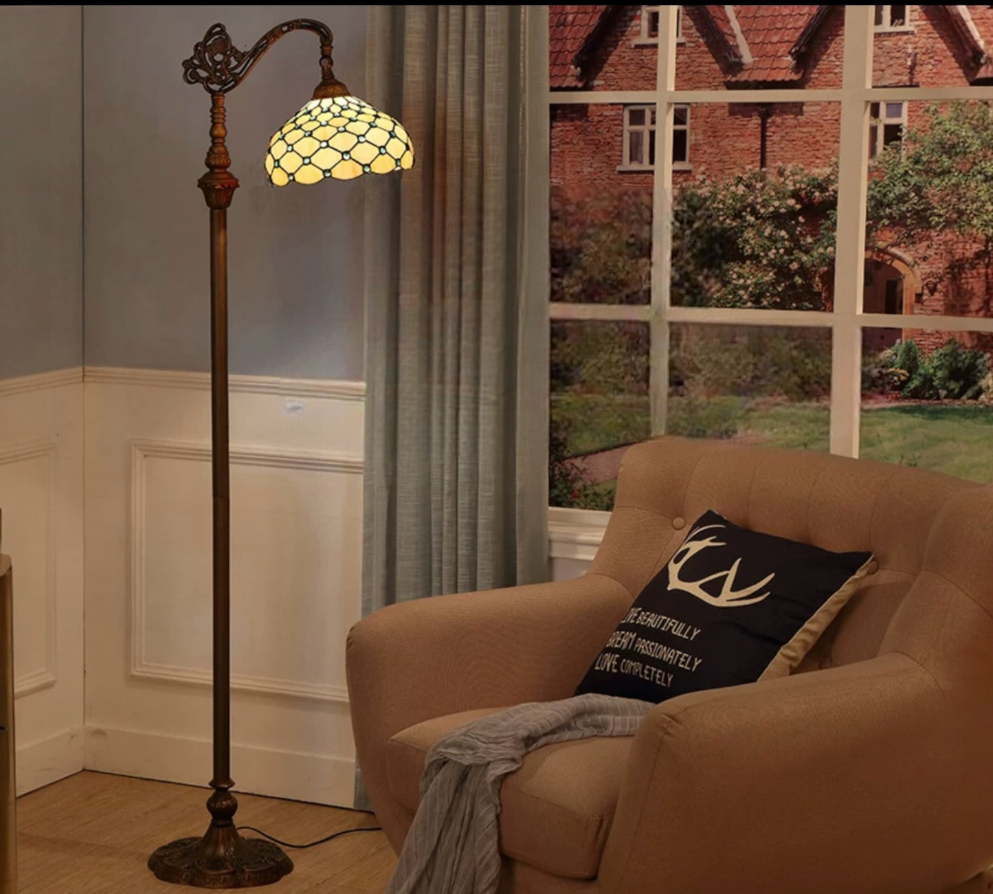 CDH Tiffany Floor Lamp (12021F) 12" 30CM Shade