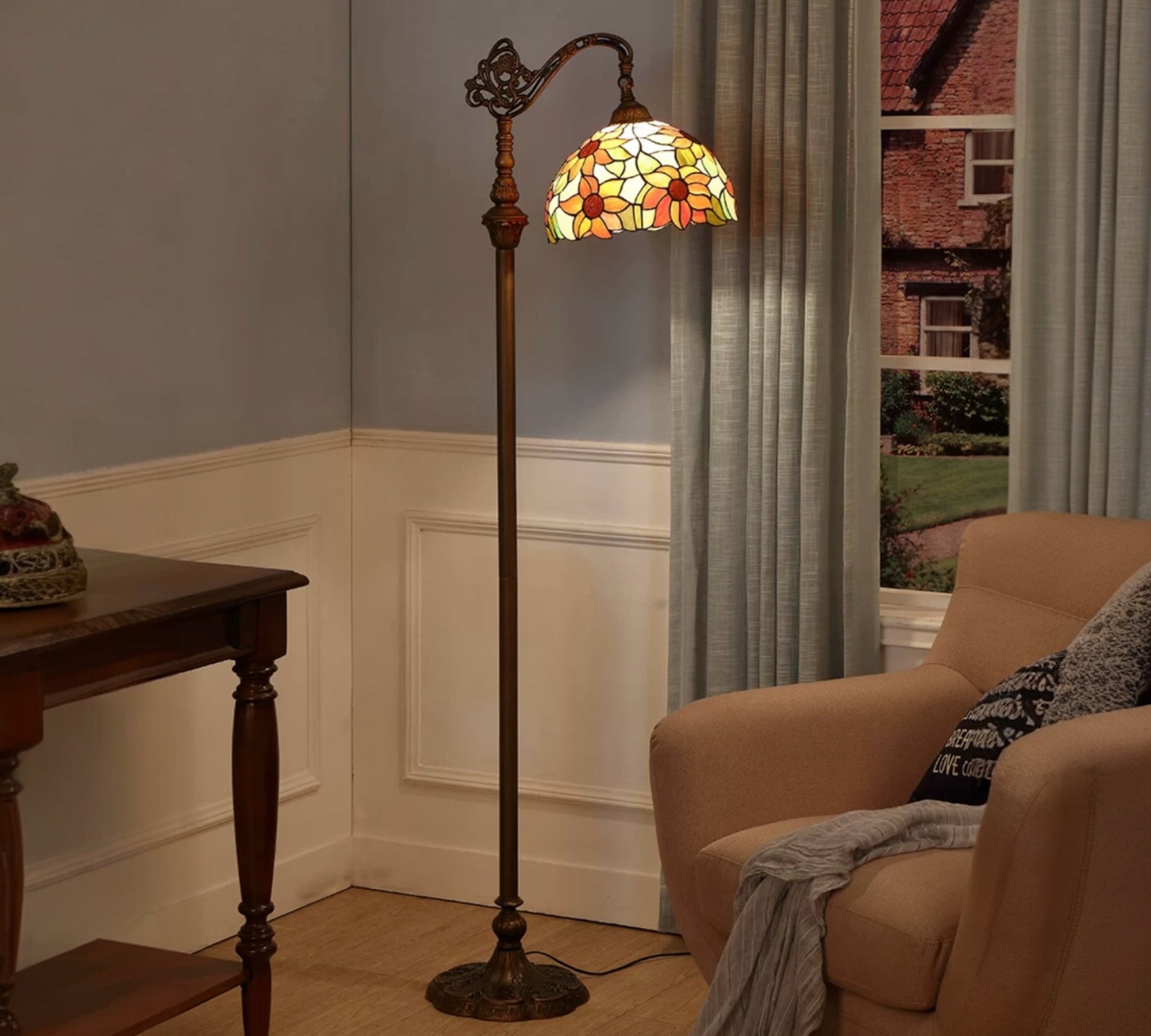 CDH Tiffany Floor Lamp (12068F) 12" 30CM Shade sunflower