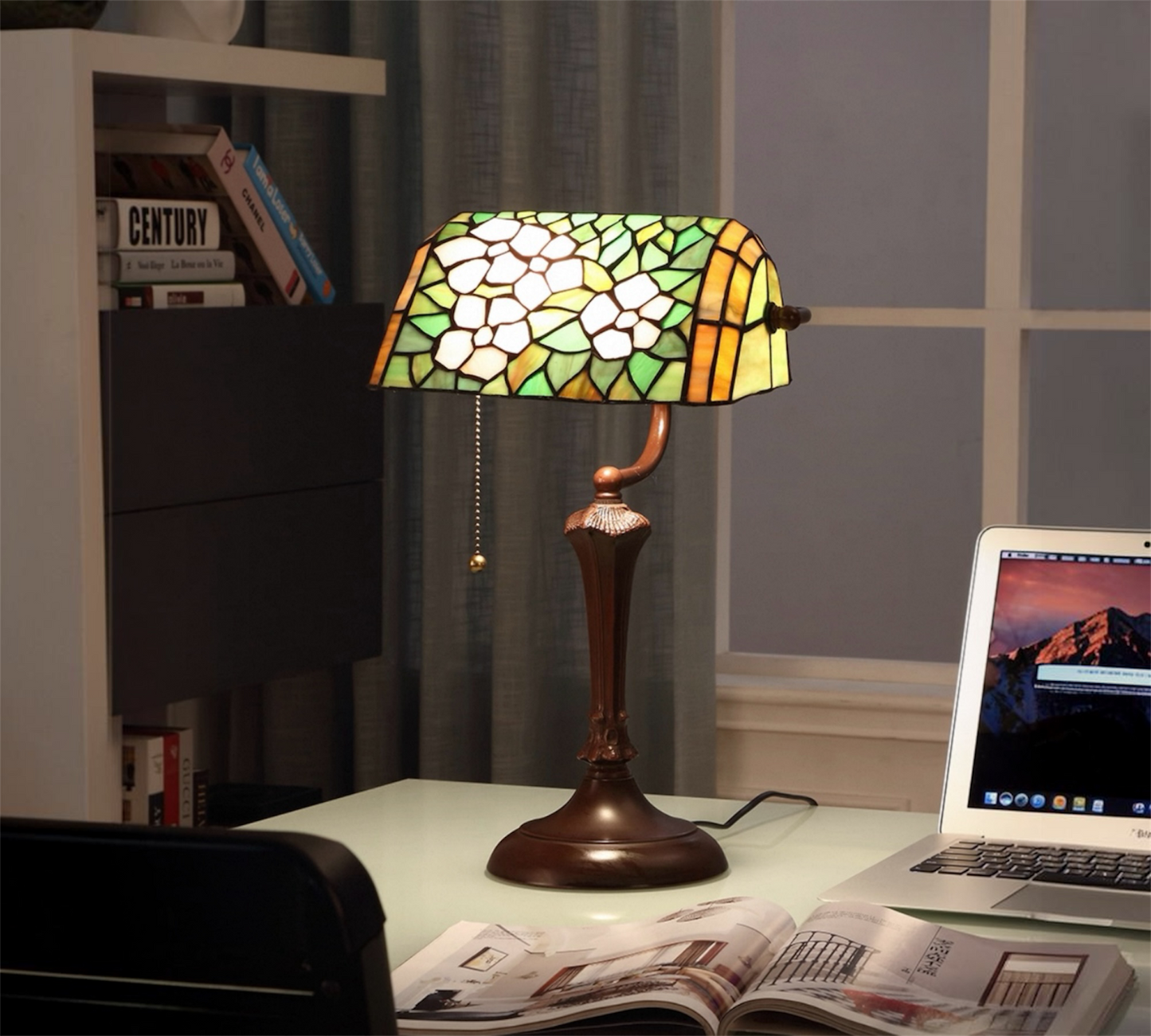CDH Tiffany Reading Table Lamp with 26cm Shade (12044)
