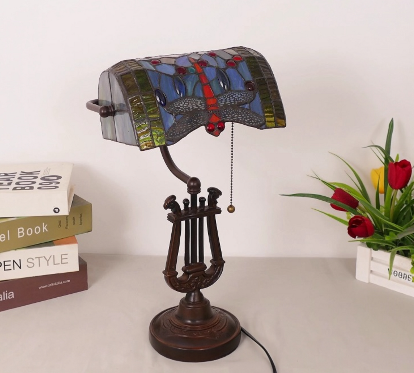 CDH Tiffany Reading Table Lamp with 26cm Shade (12047A)