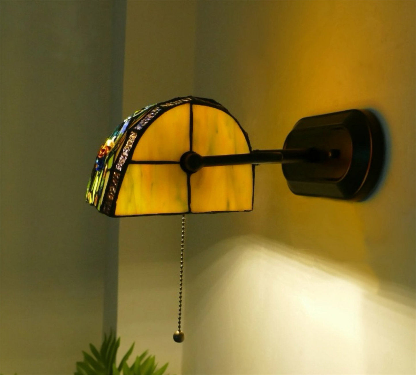 CDH Tiffany Wall Lights with 26cm Shade (12062AW)