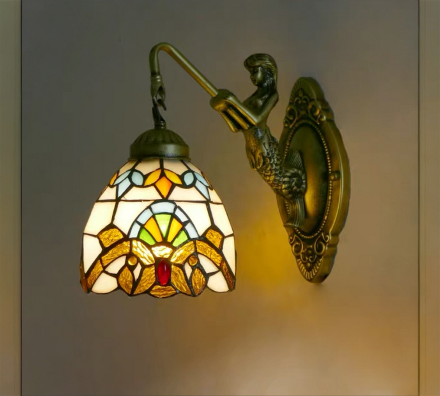CDH Tiffany Wall Lights with 15cm Shade (12025Q1)