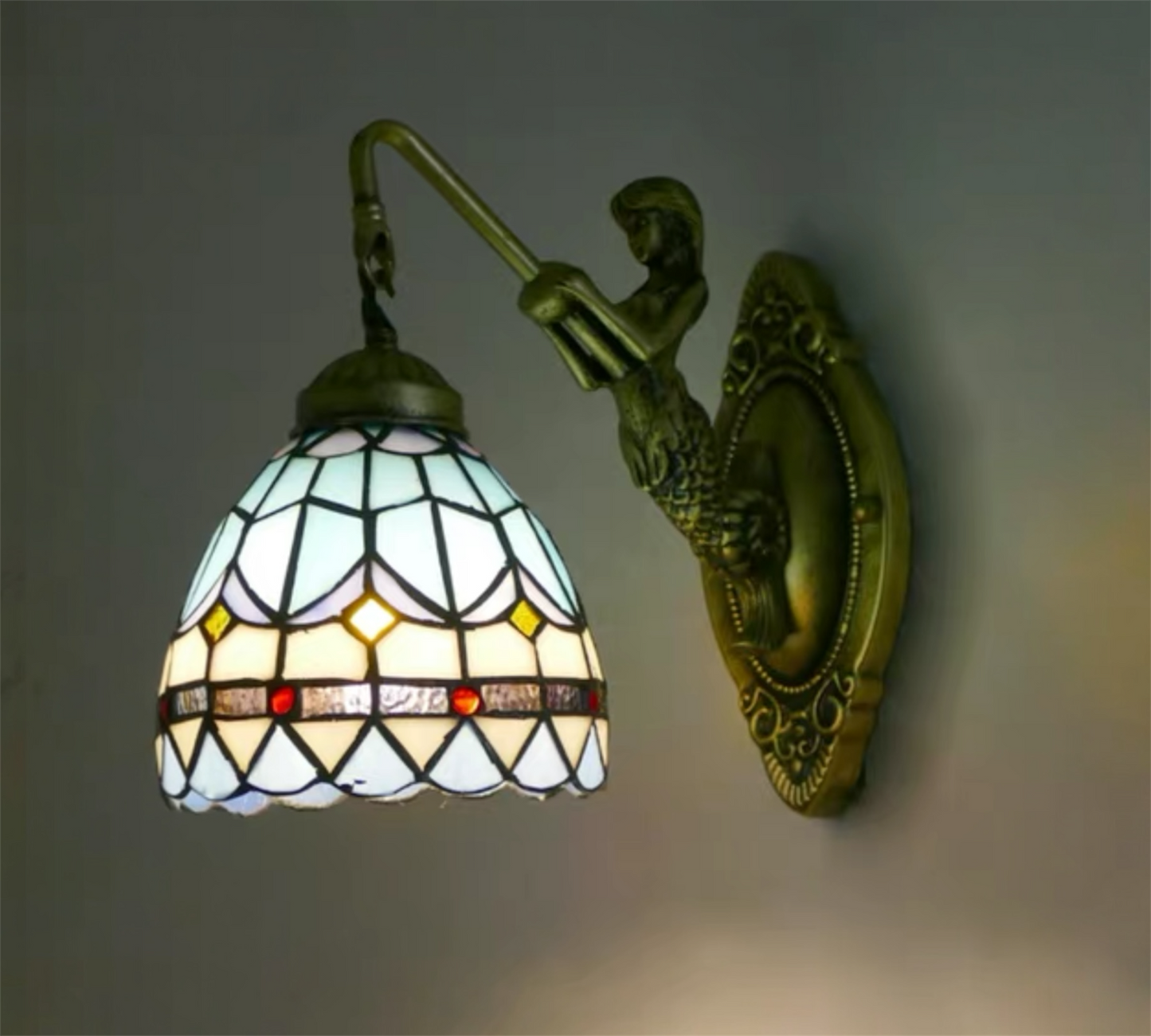 CDH Tiffany Wall Lights with 15cm Shade (12101Q)