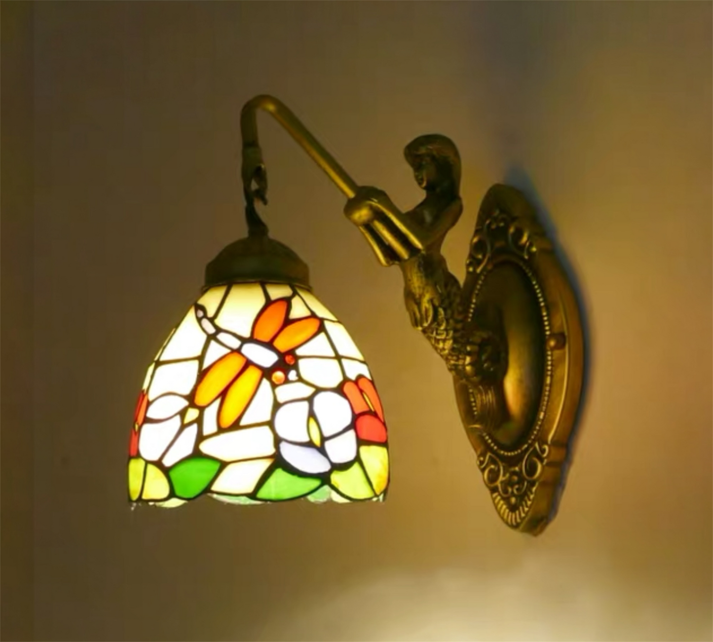 CDH Tiffany Wall Lights with 15cm Shade (12035Q1)
