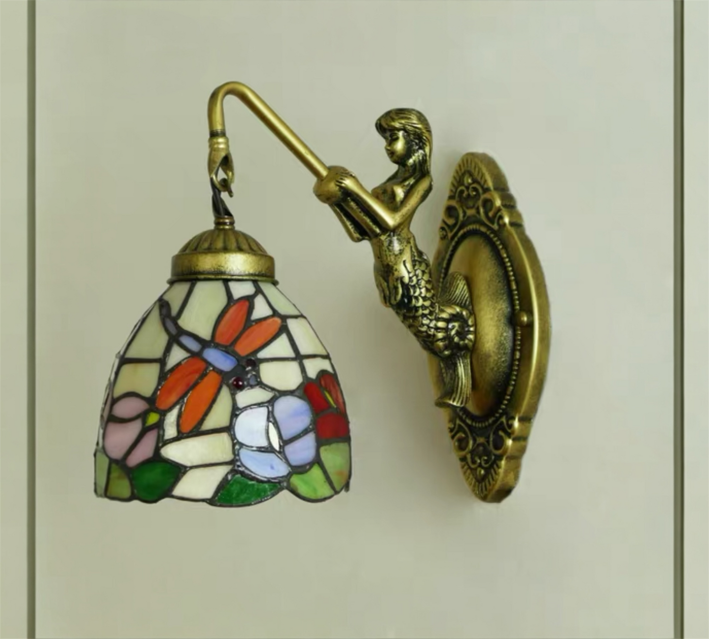CDH Tiffany Wall Lights with 15cm Shade (12035Q1)