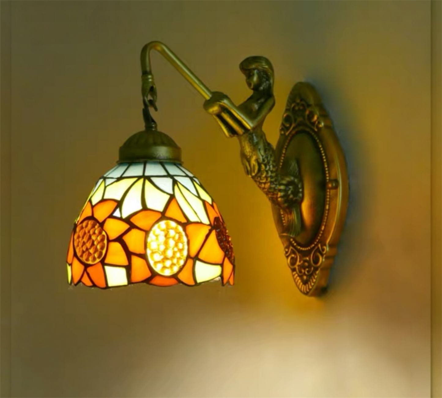 CDH Tiffany Wall Lights with 15cm Shade (12702Q)