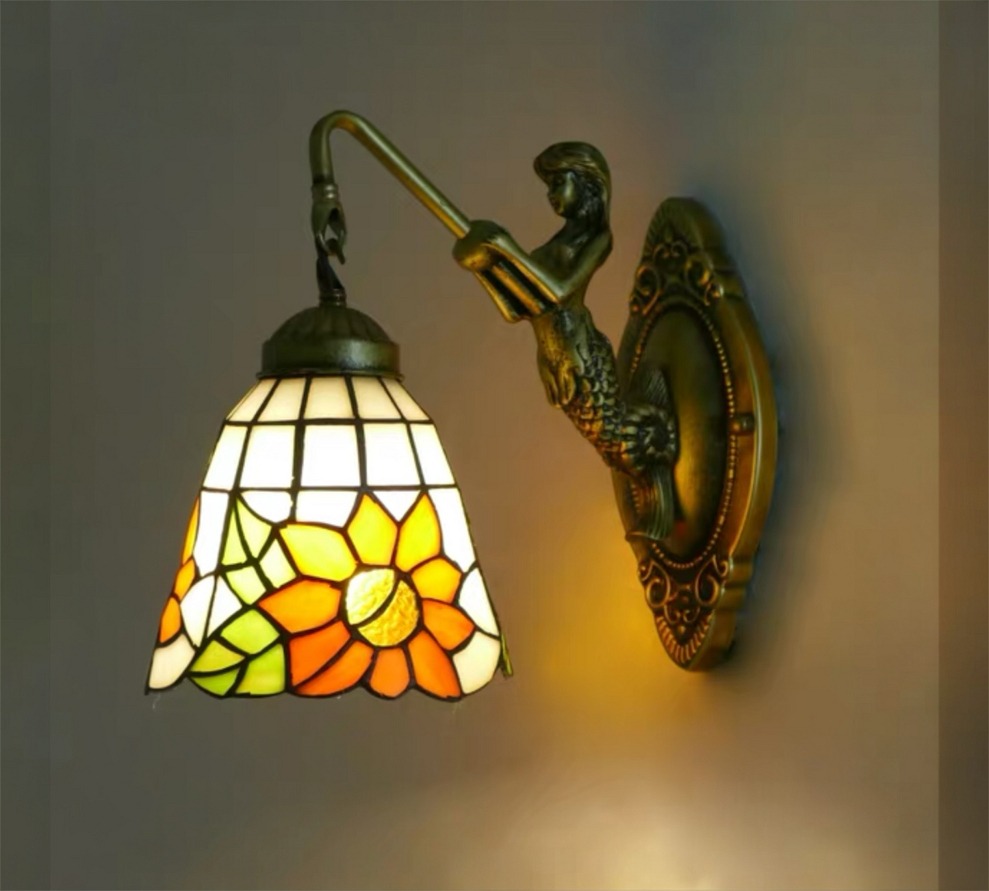 CDH Tiffany Wall Lights with 15cm Shade (12068Q)