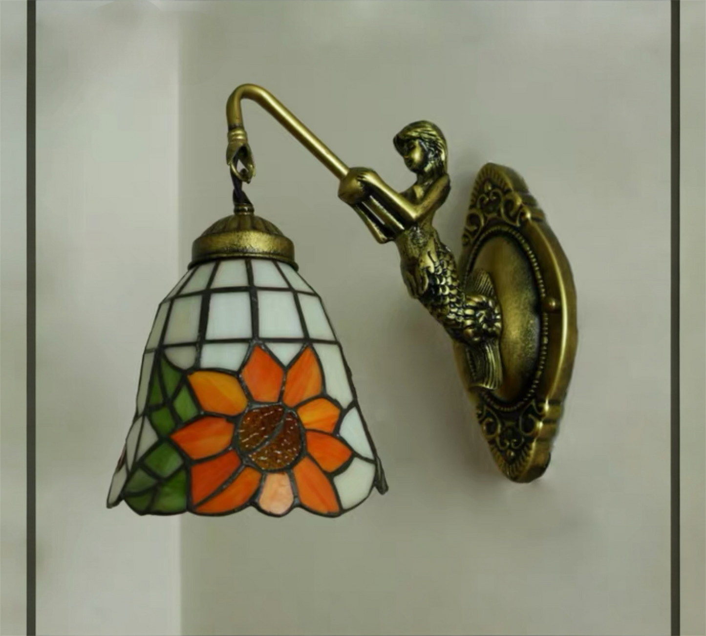 CDH Tiffany Wall Lights with 15cm Shade (12068Q)