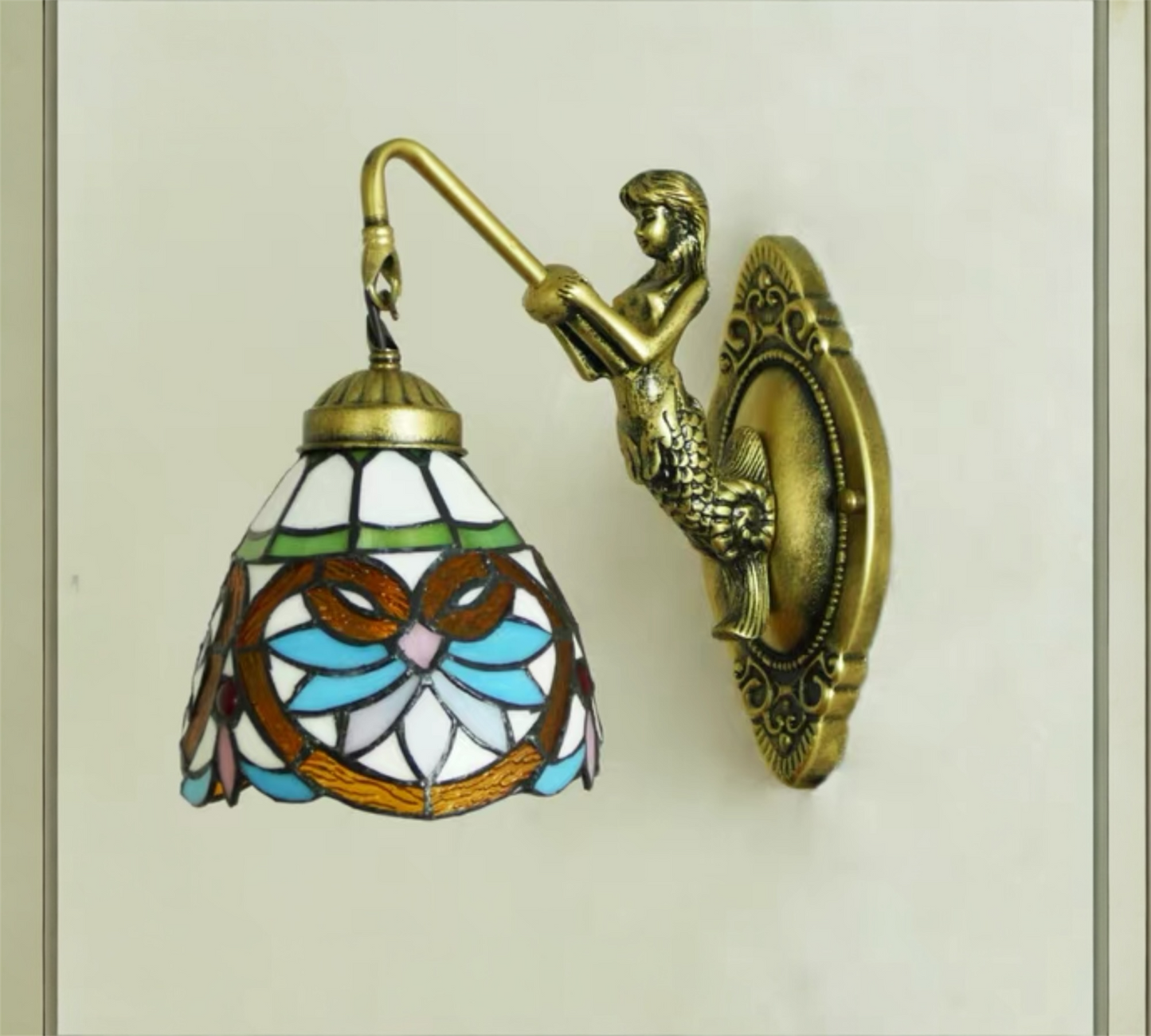 CDH Tiffany Wall Lights with 15cm Shade (12045Q)