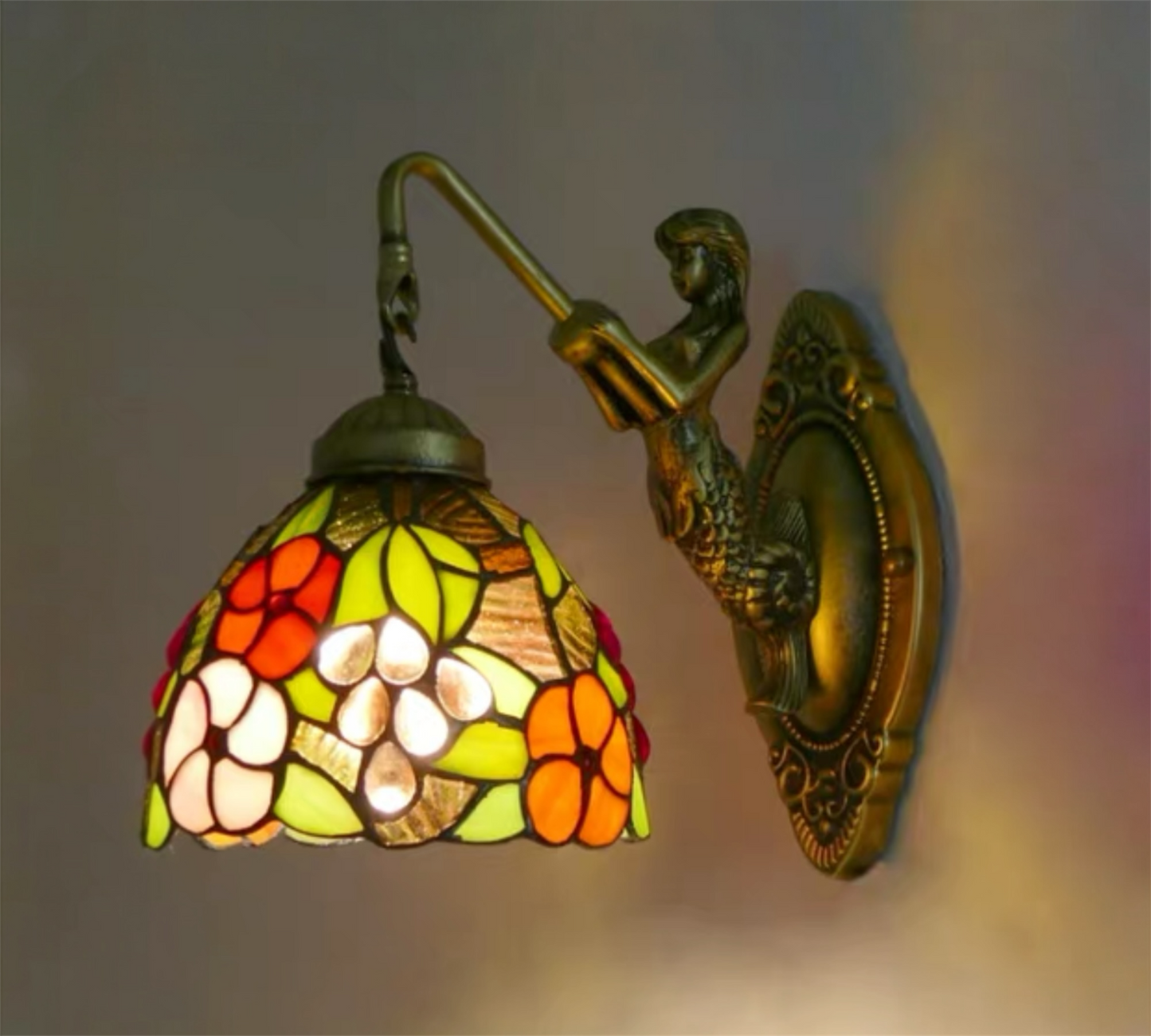 CDH Tiffany Wall Lights with 15cm Shade (12083Q)