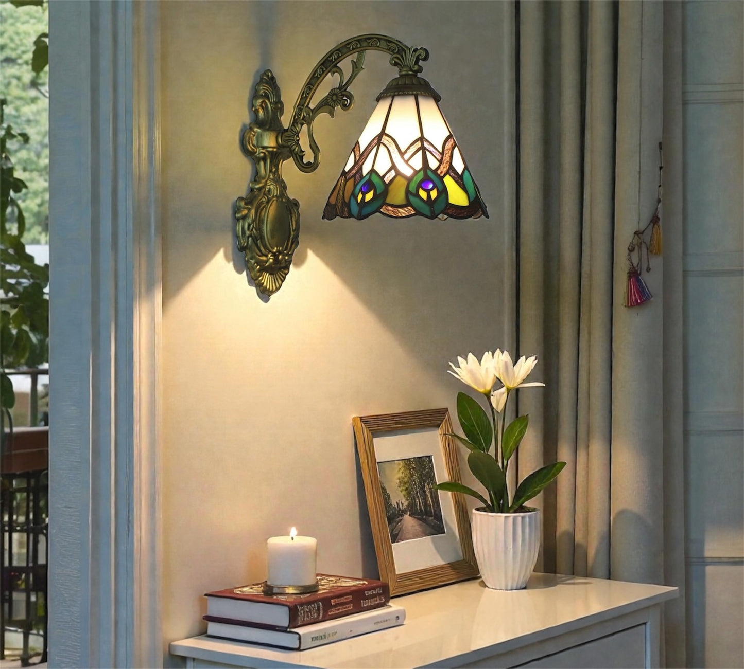 CDH Tiffany Wall Lights with 19cm Shade (15049Q)
