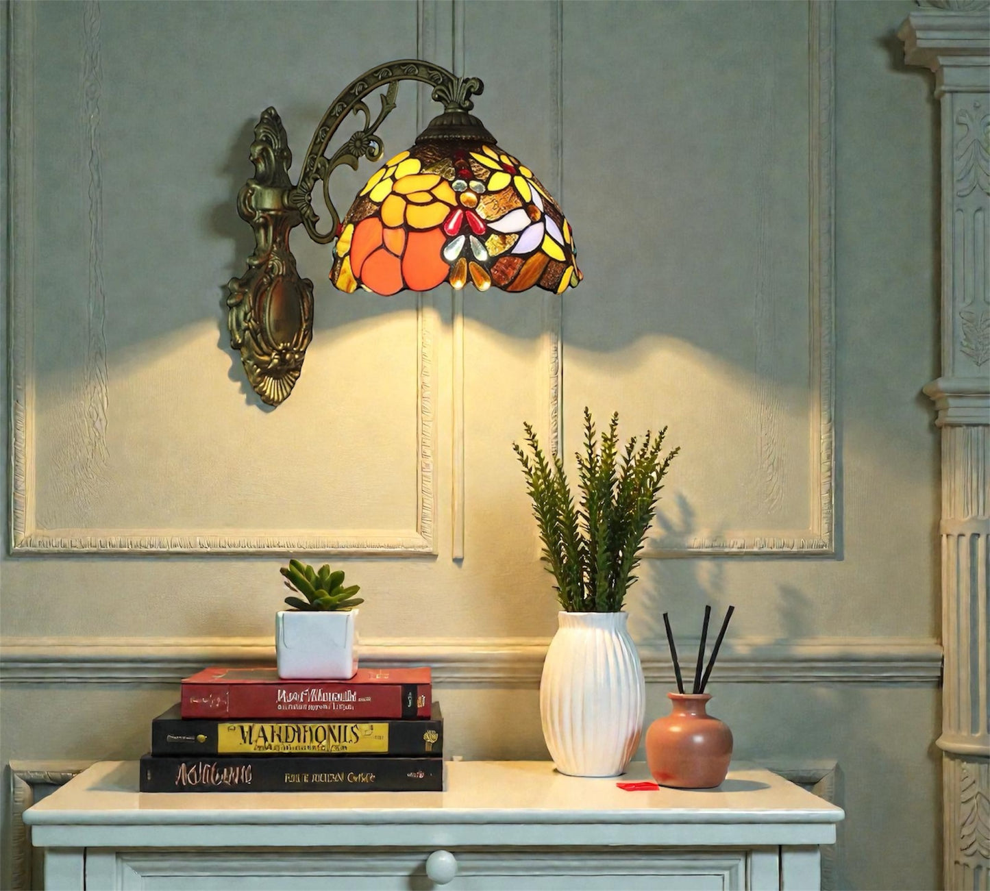 CDH Tiffany Wall Lights with 20cm Shade (16114Q)