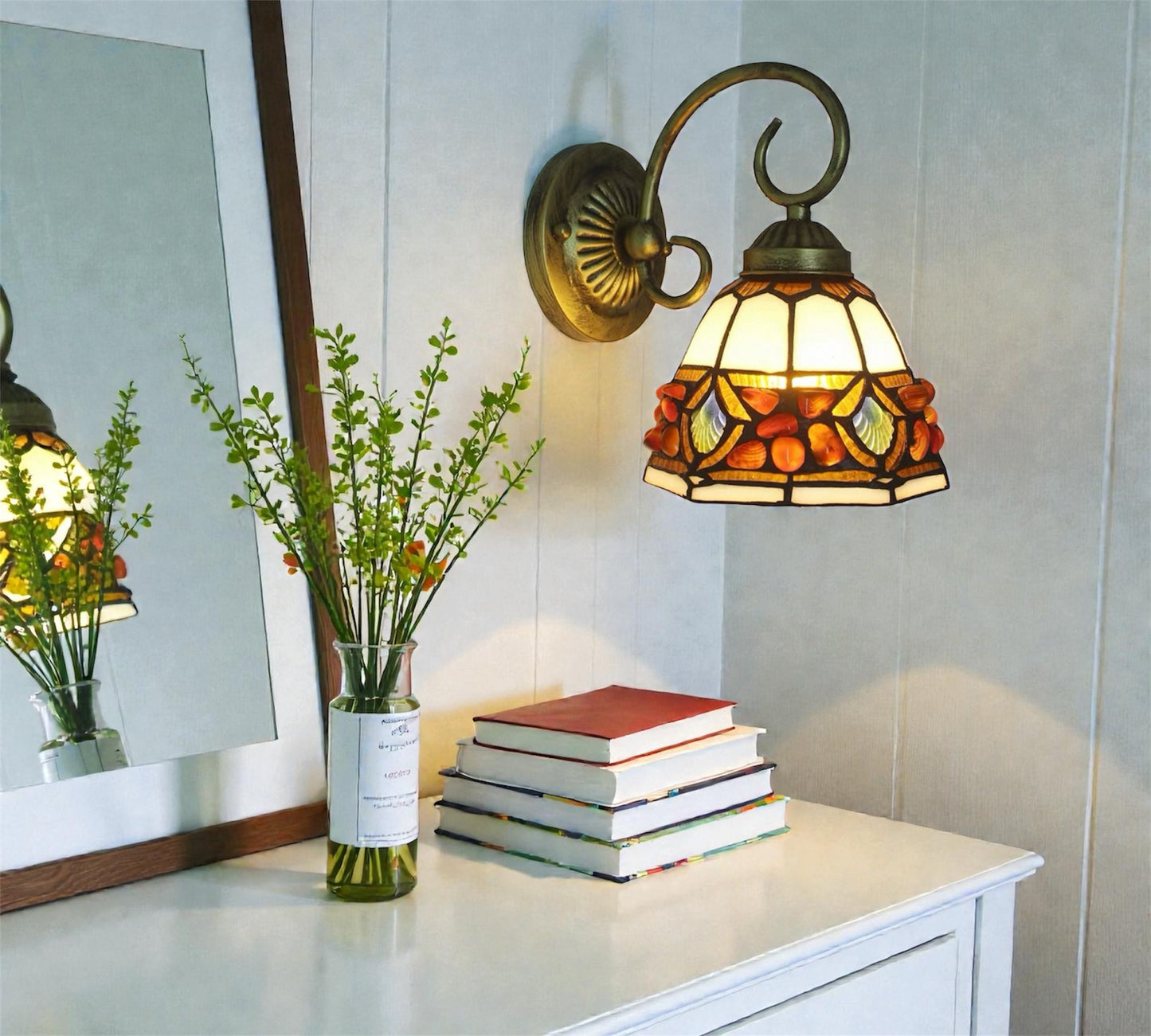 CDH Tiffany Wall Lights with 16cm Shade (26001W)