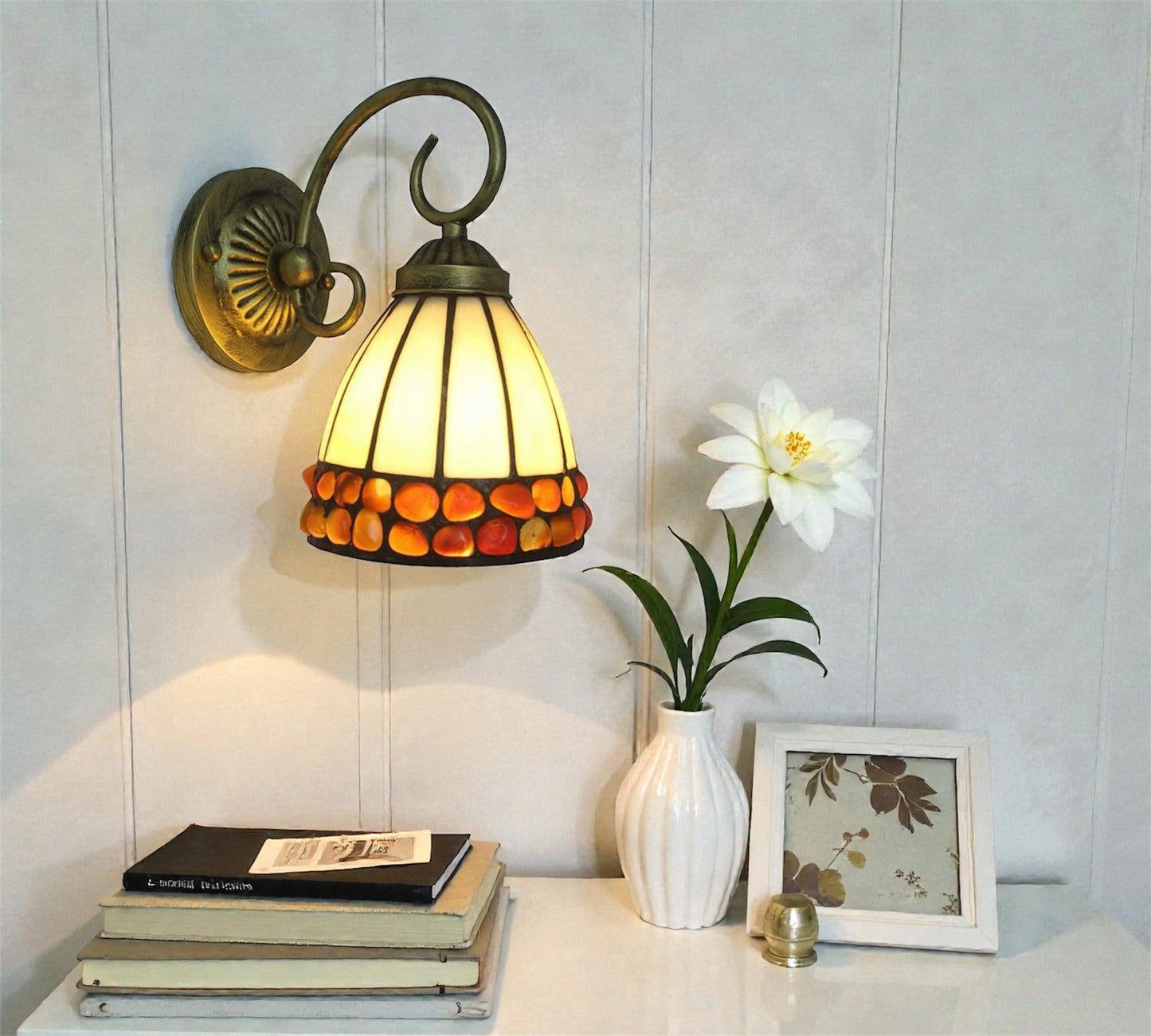 CDH Tiffany Wall Lights with 14cm Shade (26004BW)