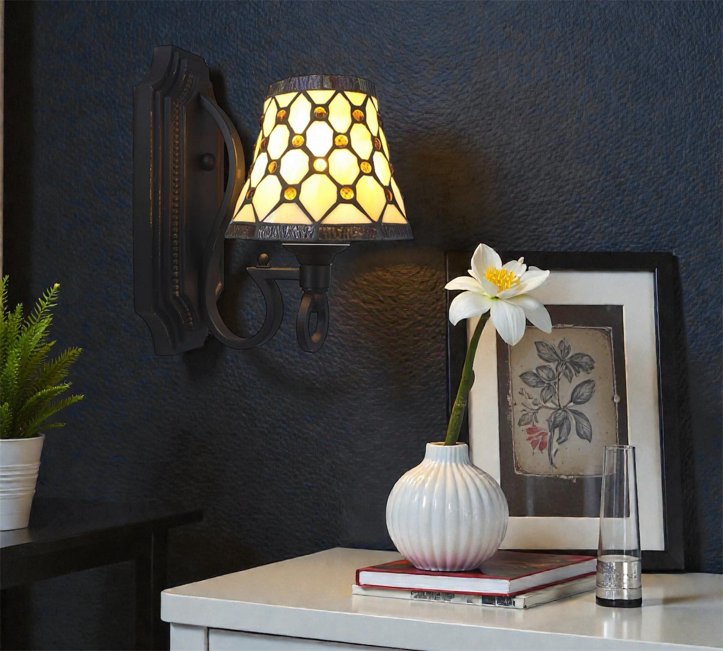 CDH Tiffany Wall Lights with 18cm Shade (26005W)