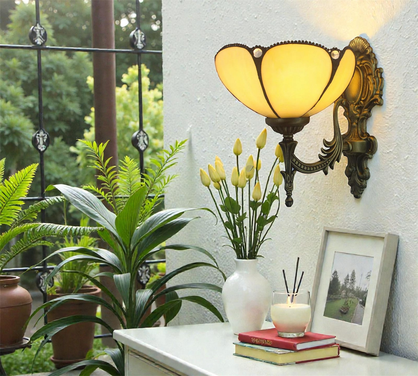 CDH Tiffany Wall Lights with 20cm Shade (26007Y)