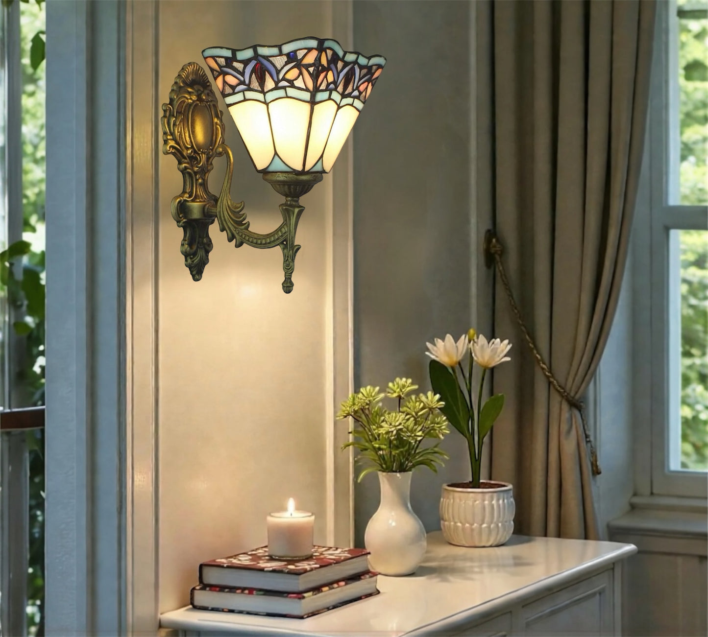 CDH Tiffany Wall Lights with 16cm Shade (26012W)