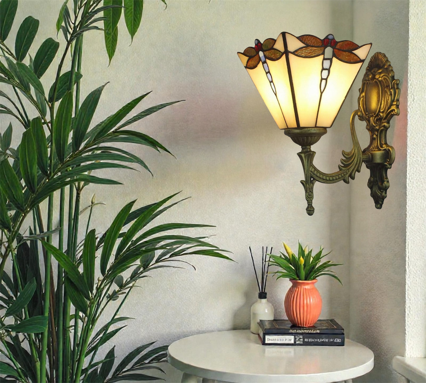 CDH Tiffany Wall Lights with 15cm Shade (26014W)