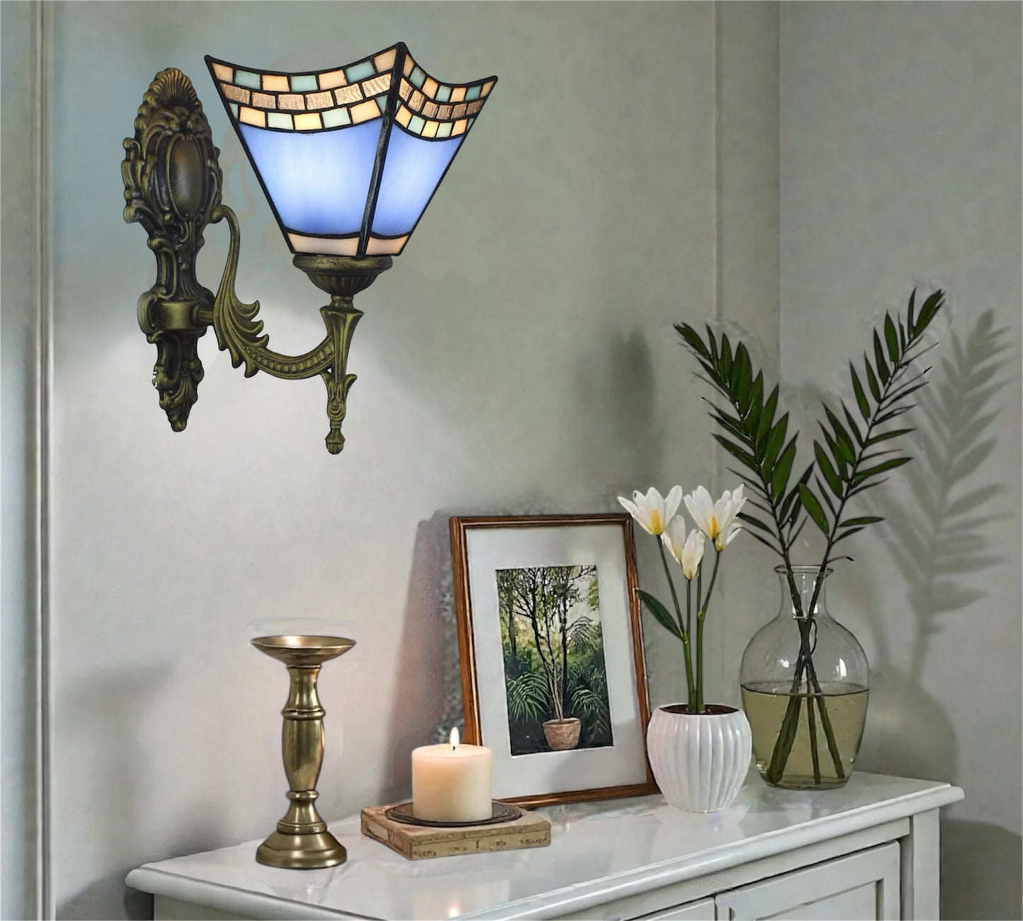 CDH Tiffany Wall Lights with 15cm Shade (26016W2)