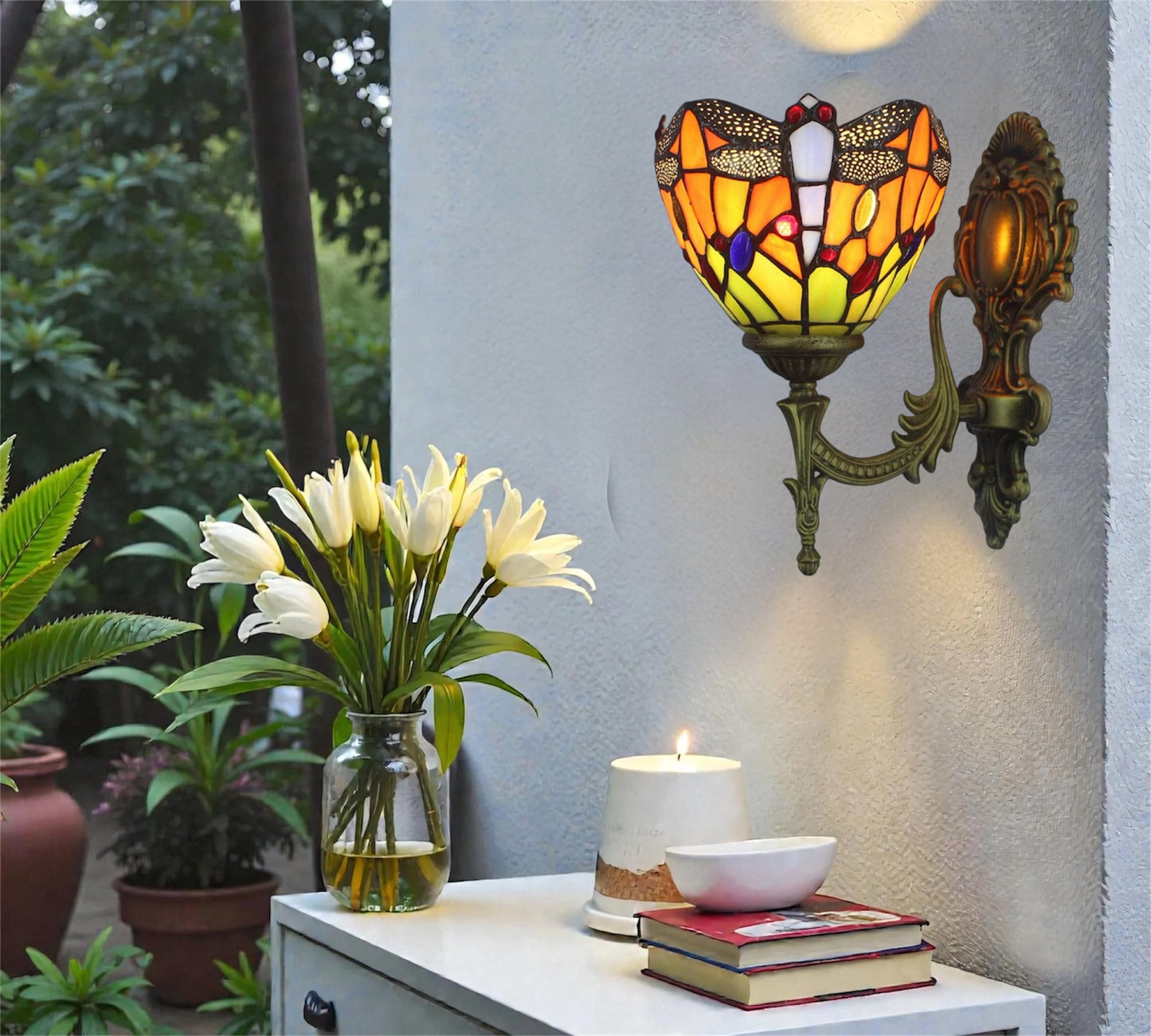 CDH Tiffany Wall Lights with 16cm Shade (12062W1)