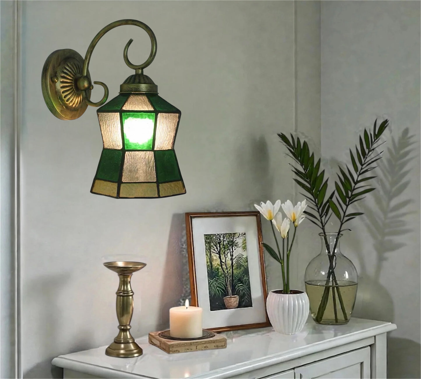 CDH Tiffany Wall Lights with 15cm Shade (12733Q)