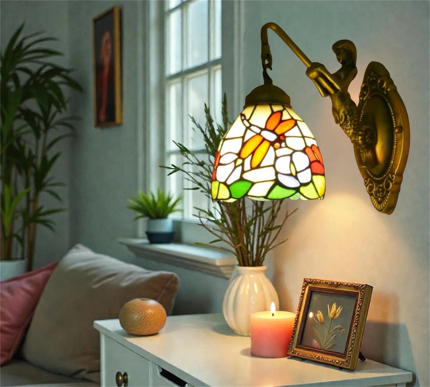 CDH Tiffany Wall Lights with 15cm Shade (12035Q1)