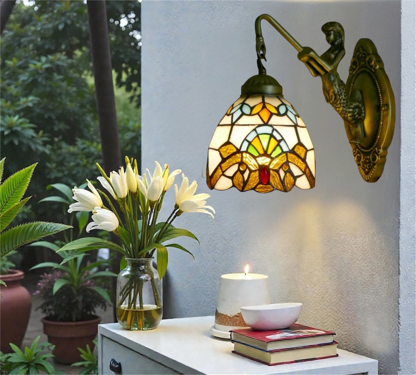 CDH Tiffany Wall Lights with 15cm Shade (12025Q1)