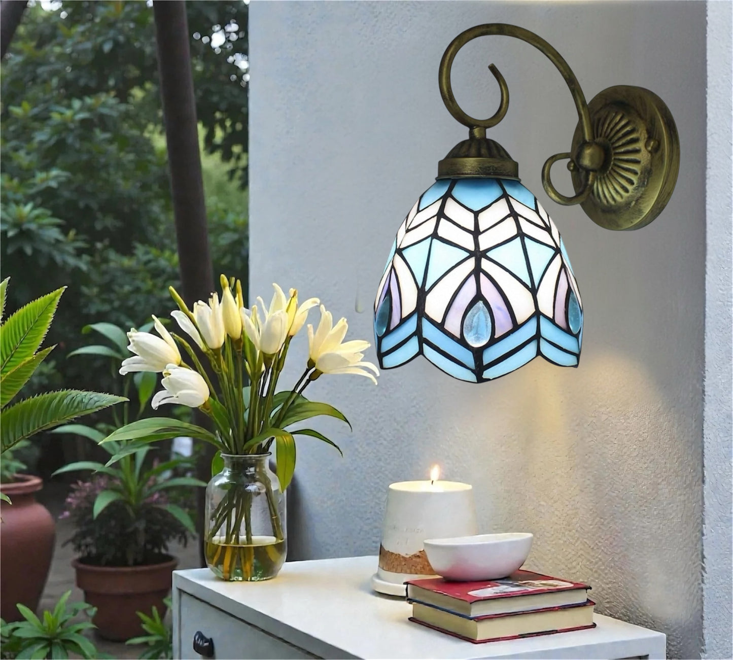 CDH Tiffany Wall Lights with 15cm Shade (15036W)