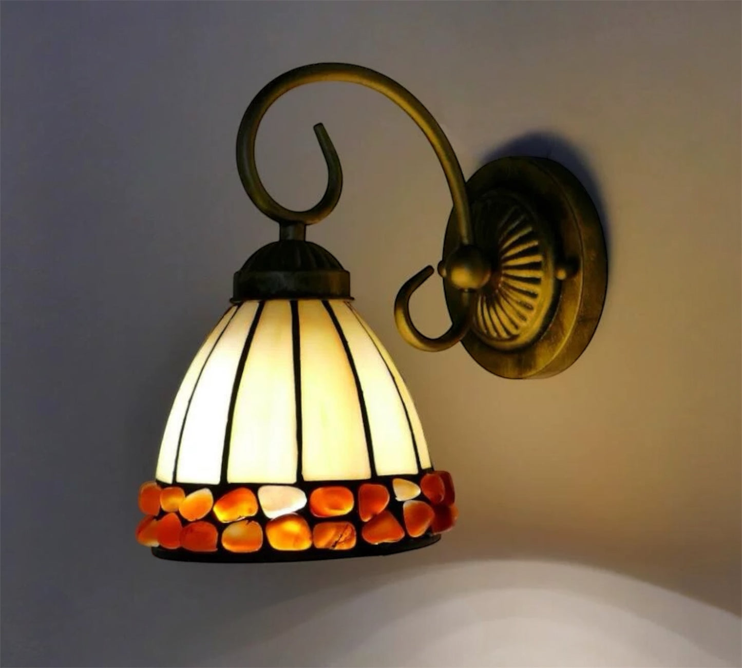 CDH Tiffany Wall Lights with 14cm Shade (26004BW)